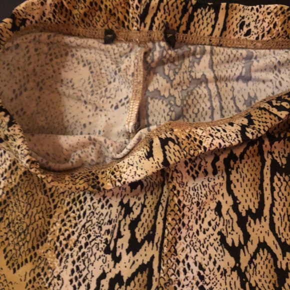 Snake skin print biker set leggings and crop top US S like new - Picture 8 of 9